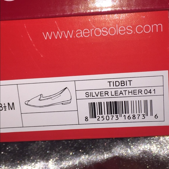 NEW! Aerosoles Tidbit flats in silver leather. - Picture 6 of 6